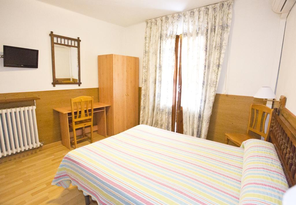 ويسكا Hostal Lizana المظهر الخارجي الصورة